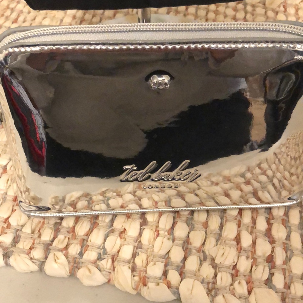 Tes Baker London Cometic bag